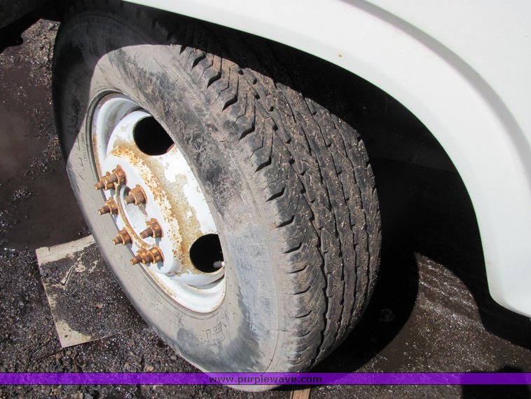 image for item 4251 1984 Ford F350 pickup