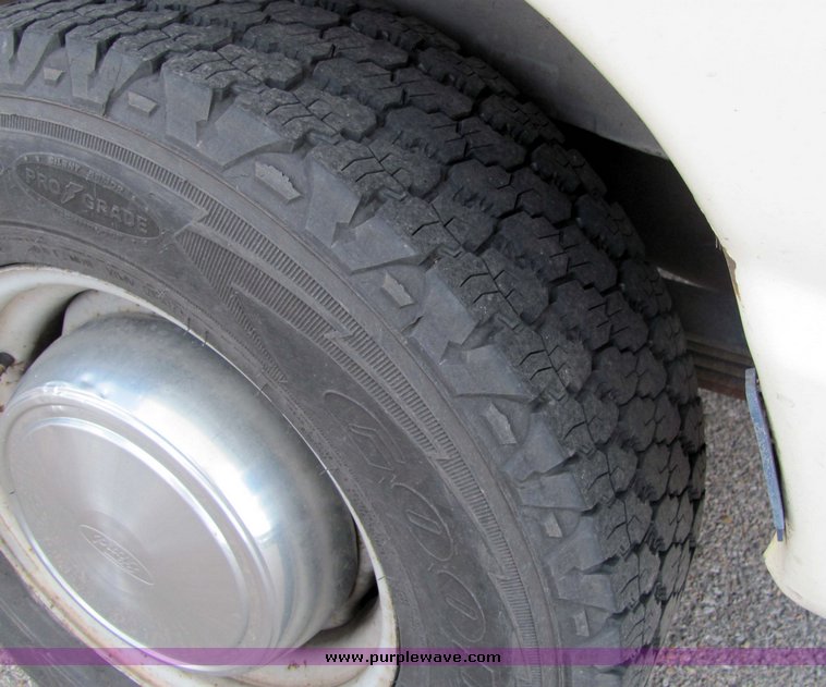 image for item 4260 1992 Ford Econoline 250