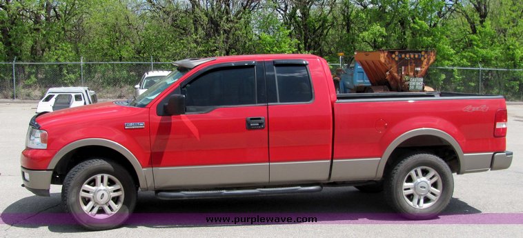 image for item 4262 2004 Ford Lariat extended cab pickup