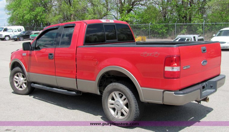 image for item 4262 2004 Ford Lariat extended cab pickup