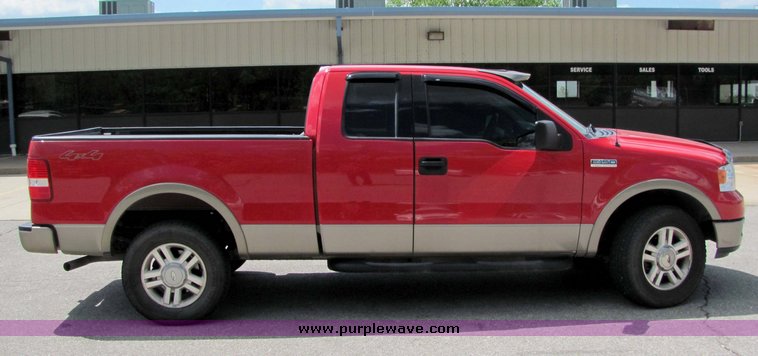 image for item 4262 2004 Ford Lariat extended cab pickup