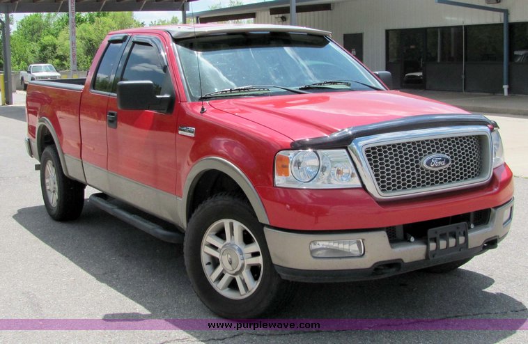 image for item 4262 2004 Ford Lariat extended cab pickup