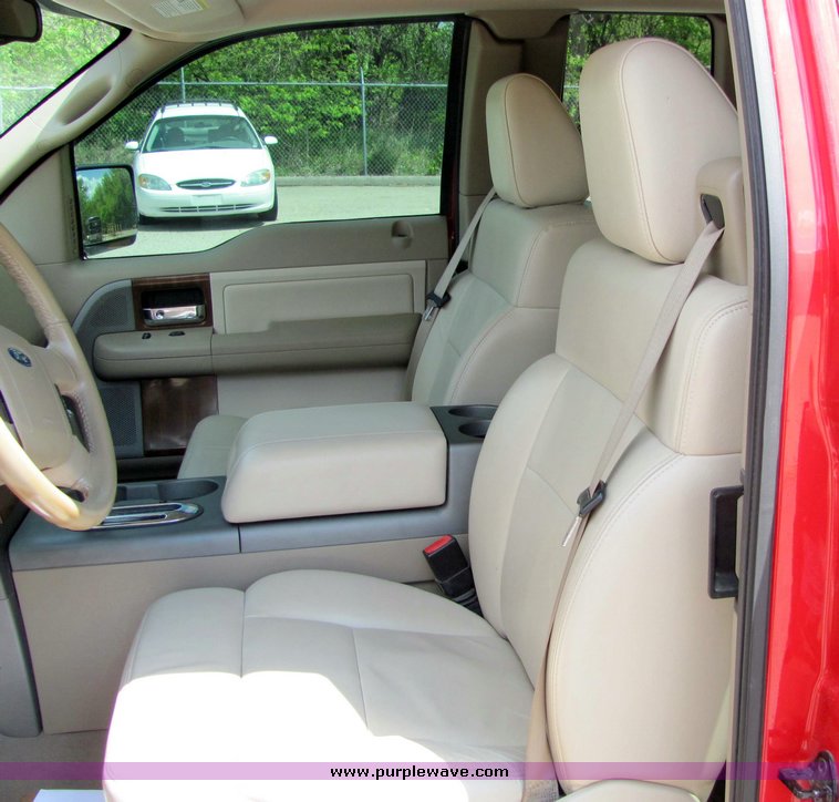 image for item 4262 2004 Ford Lariat extended cab pickup