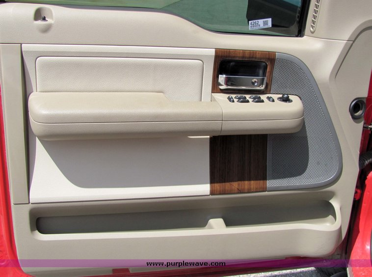 image for item 4262 2004 Ford Lariat extended cab pickup