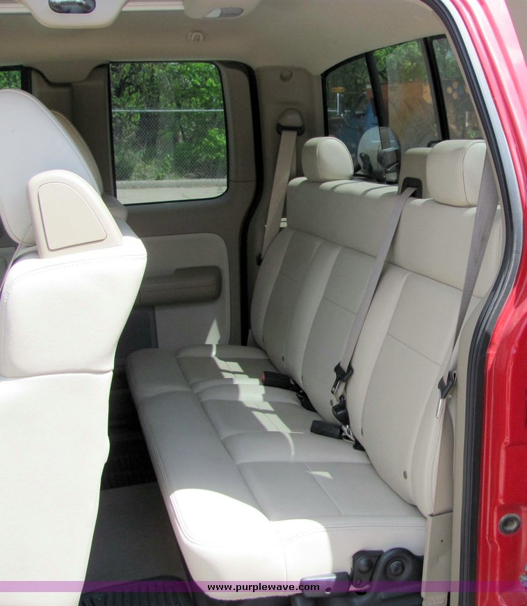 image for item 4262 2004 Ford Lariat extended cab pickup