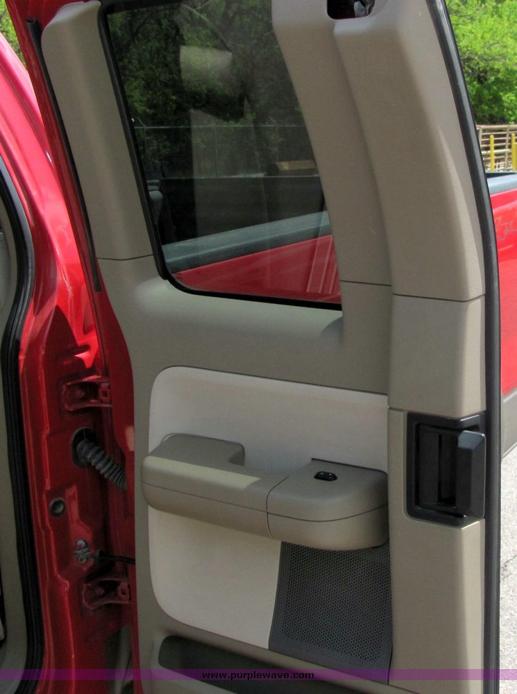 image for item 4262 2004 Ford Lariat extended cab pickup