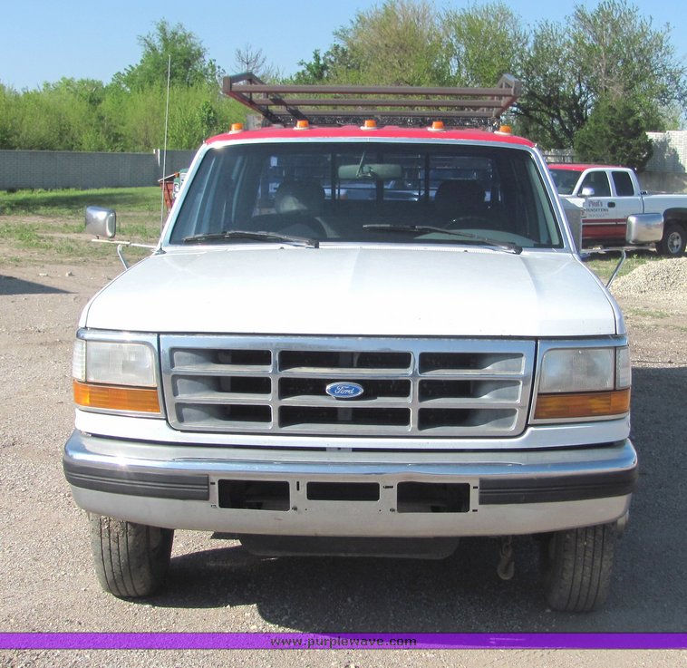 image for item 4662 1994 Ford F350 XLT crew pickup