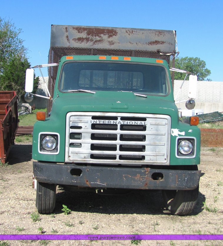 image for item 4666 1981 International S1854 truck
