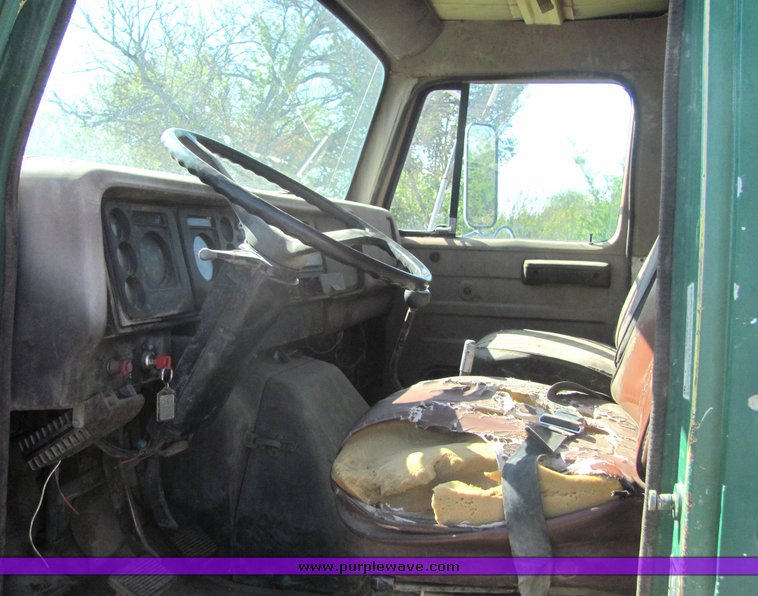 image for item 4666 1981 International S1854 truck