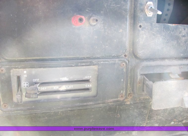 image for item 4666 1981 International S1854 truck