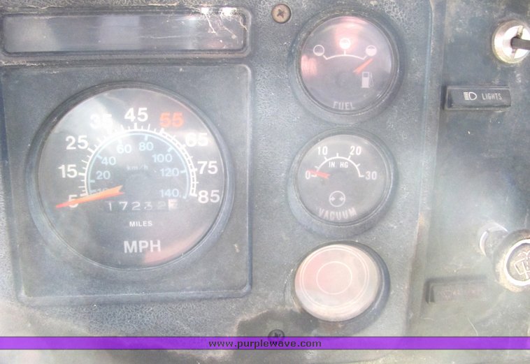 image for item 4666 1981 International S1854 truck