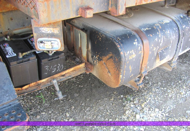 image for item 4666 1981 International S1854 truck