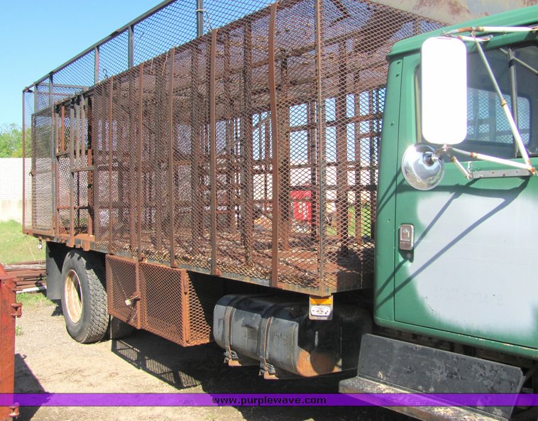 image for item 4666 1981 International S1854 truck