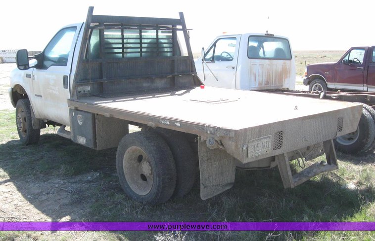 image for item 6213 2000 Ford F550 Super Duty flatbed pickup with gooseneck hitch