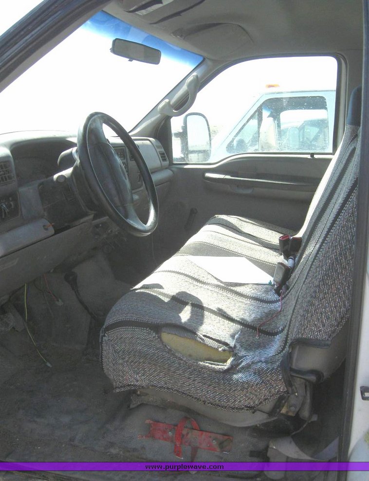 image for item 6213 2000 Ford F550 Super Duty flatbed pickup with gooseneck hitch