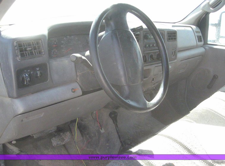 image for item 6213 2000 Ford F550 Super Duty flatbed pickup with gooseneck hitch