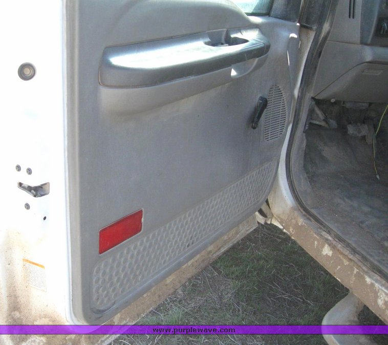 image for item 6213 2000 Ford F550 Super Duty flatbed pickup with gooseneck hitch