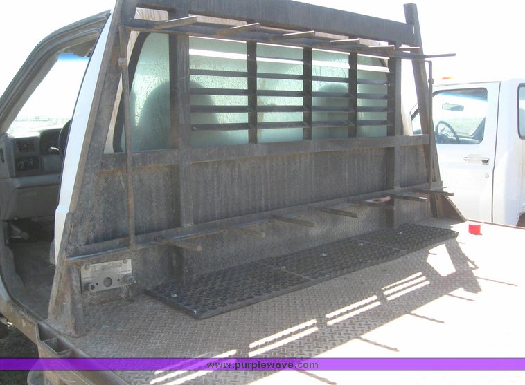 image for item 6213 2000 Ford F550 Super Duty flatbed pickup with gooseneck hitch