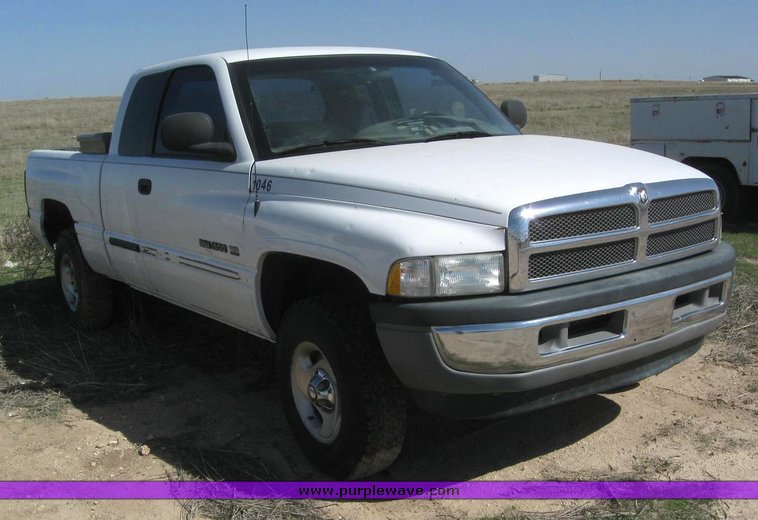 image for item 6221 2000 Dodge Ram 1500 Quad four door extended cab pickup