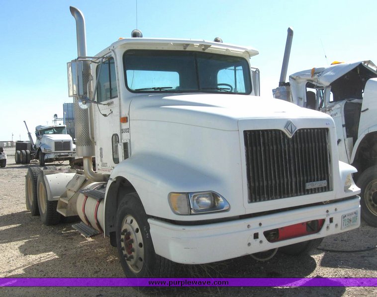 image for item 6225 1998 International 9100 6x4 semi tractor