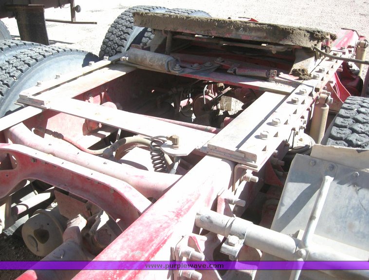 image for item 6225 1998 International 9100 6x4 semi tractor