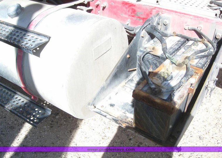 image for item 6225 1998 International 9100 6x4 semi tractor