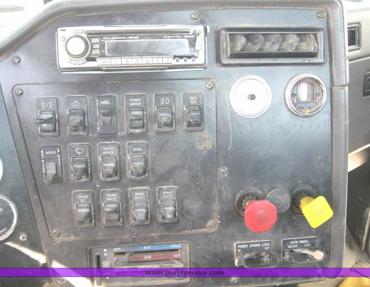 image for item 6225 1998 International 9100 6x4 semi tractor