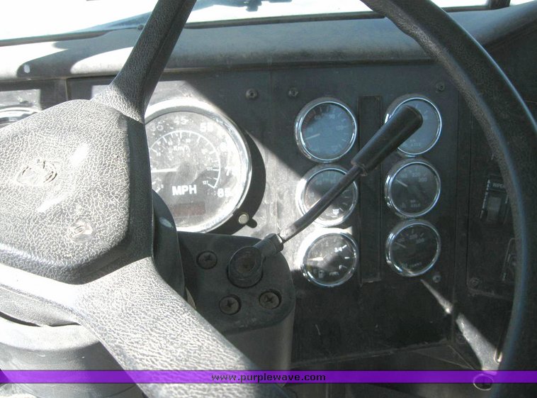 image for item 6225 1998 International 9100 6x4 semi tractor