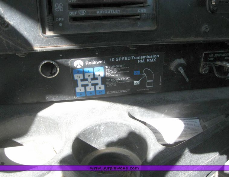 image for item 6225 1998 International 9100 6x4 semi tractor