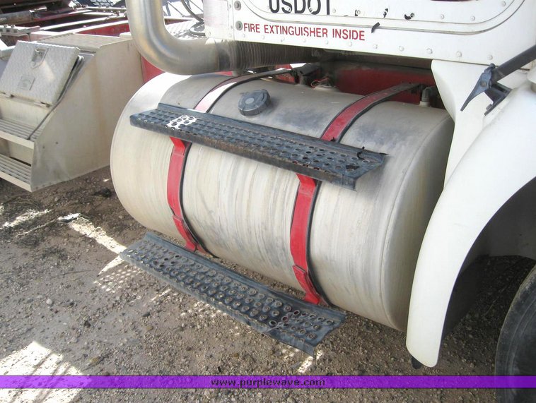 image for item 6225 1998 International 9100 6x4 semi tractor