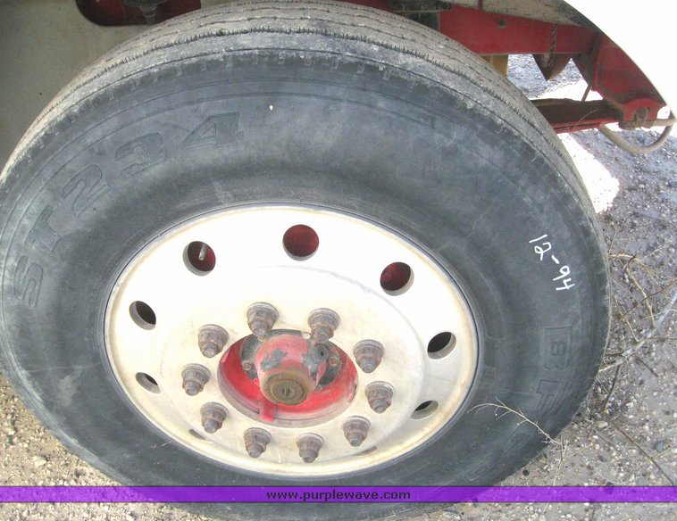 image for item 6225 1998 International 9100 6x4 semi tractor