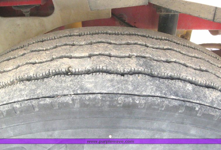 image for item 6225 1998 International 9100 6x4 semi tractor