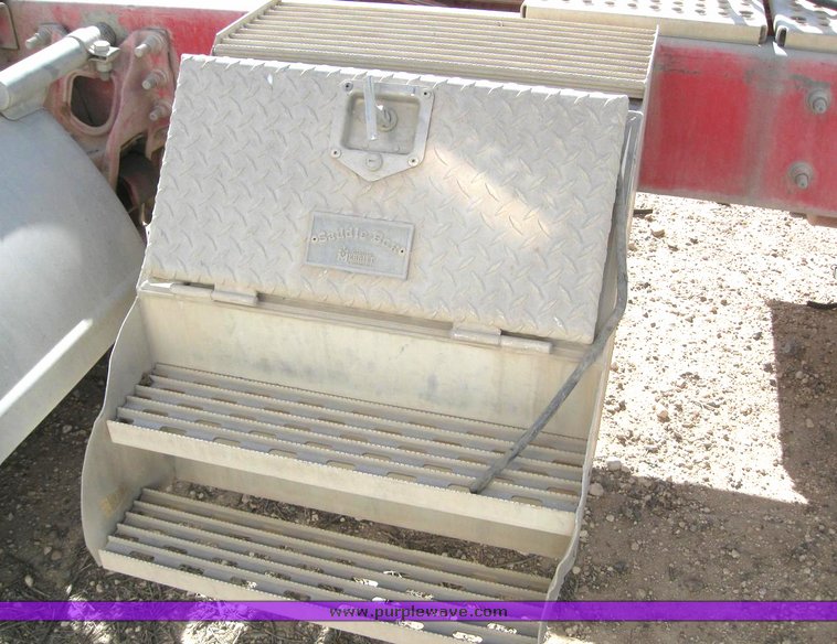 image for item 6225 1998 International 9100 6x4 semi tractor