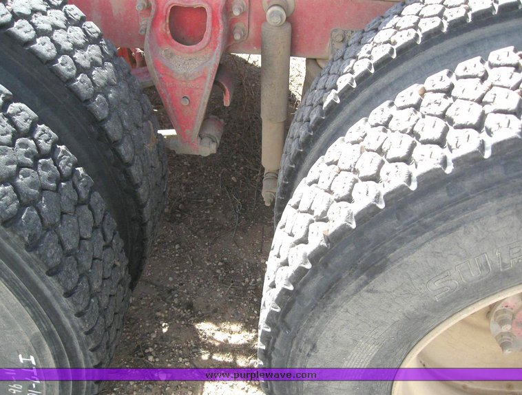 image for item 6225 1998 International 9100 6x4 semi tractor