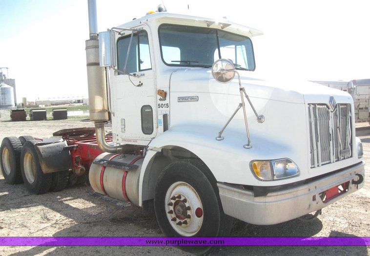 image for item 6226 1998 International 9100 6x4 semi tractor
