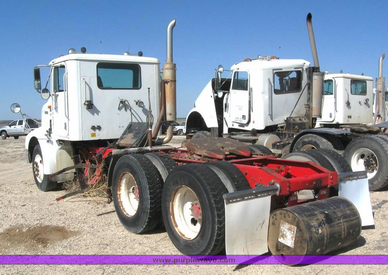 image for item 6226 1998 International 9100 6x4 semi tractor