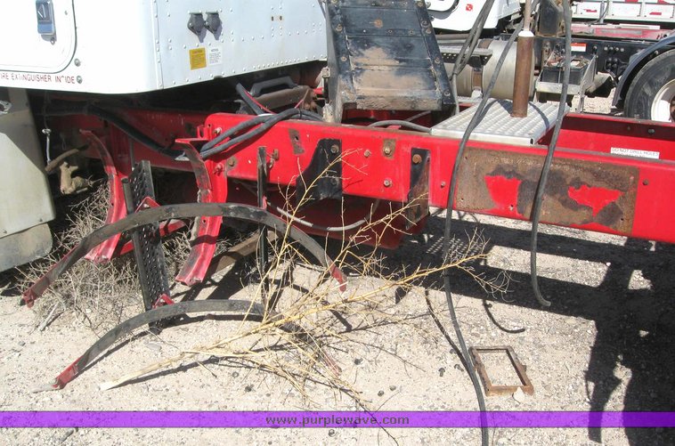 image for item 6226 1998 International 9100 6x4 semi tractor