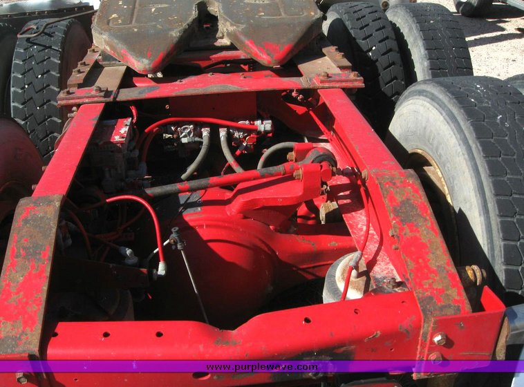 image for item 6226 1998 International 9100 6x4 semi tractor