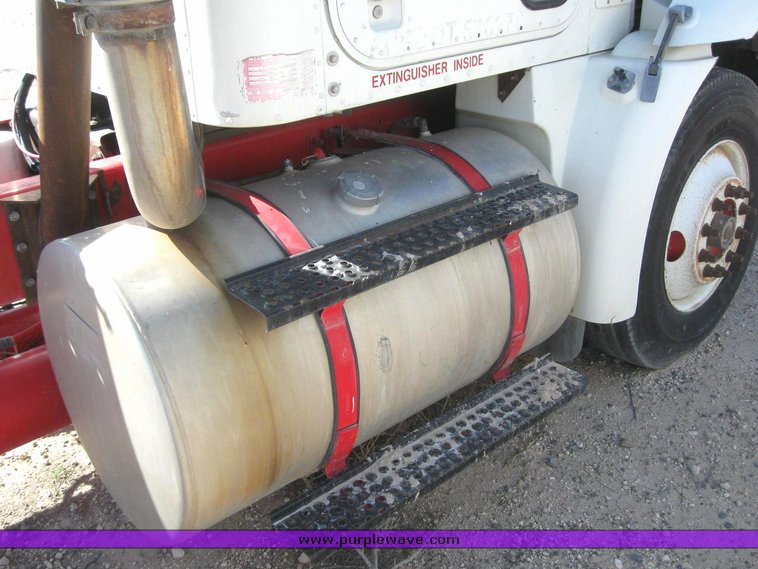 image for item 6226 1998 International 9100 6x4 semi tractor