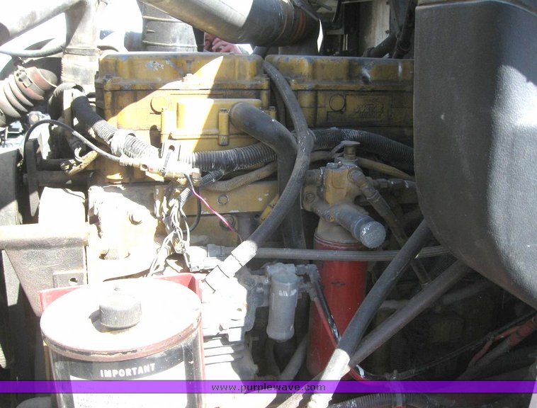 image for item 6226 1998 International 9100 6x4 semi tractor