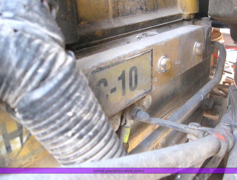 image for item 6226 1998 International 9100 6x4 semi tractor