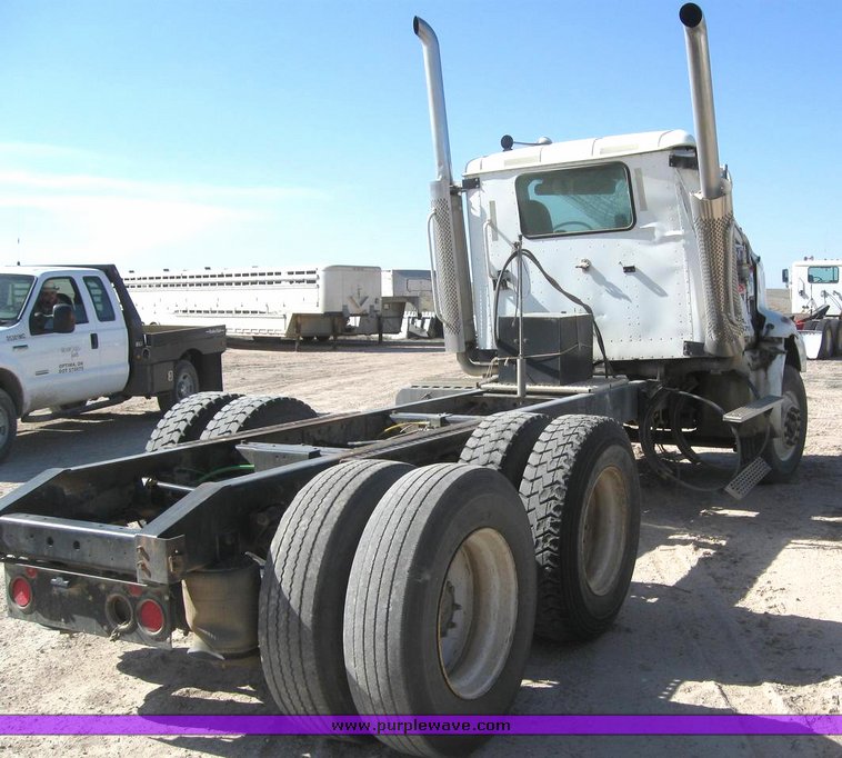 image for item 6227 2004 International 9200i semi tractor