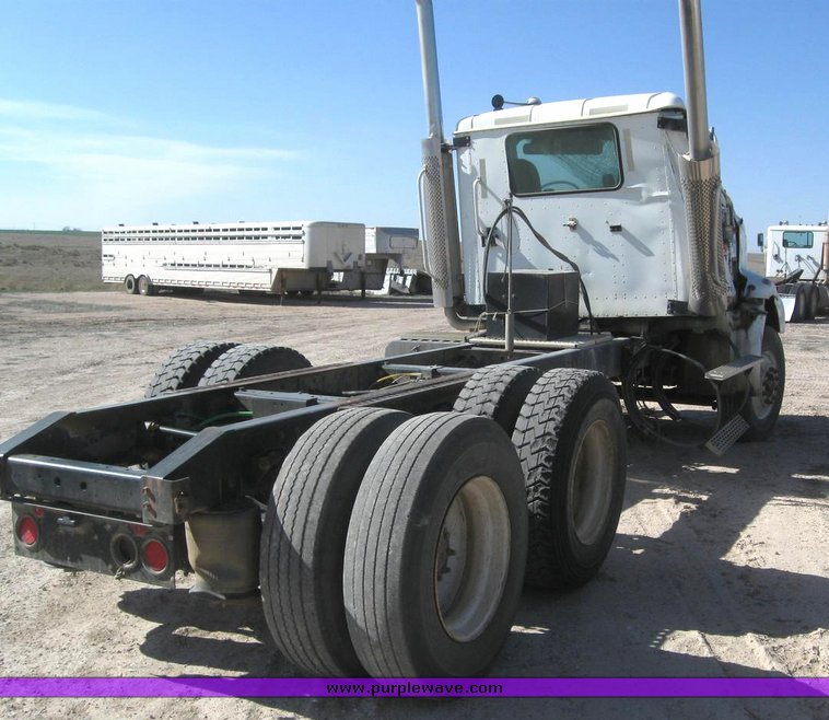 image for item 6227 2004 International 9200i semi tractor