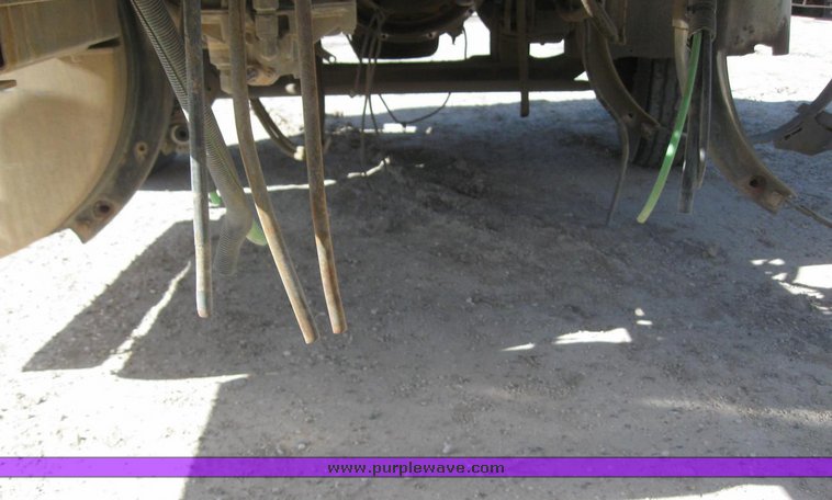 image for item 6227 2004 International 9200i semi tractor