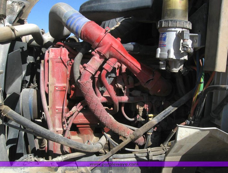 image for item 6227 2004 International 9200i semi tractor