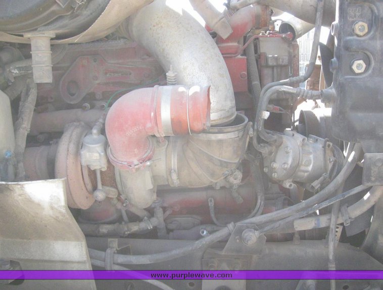 image for item 6227 2004 International 9200i semi tractor