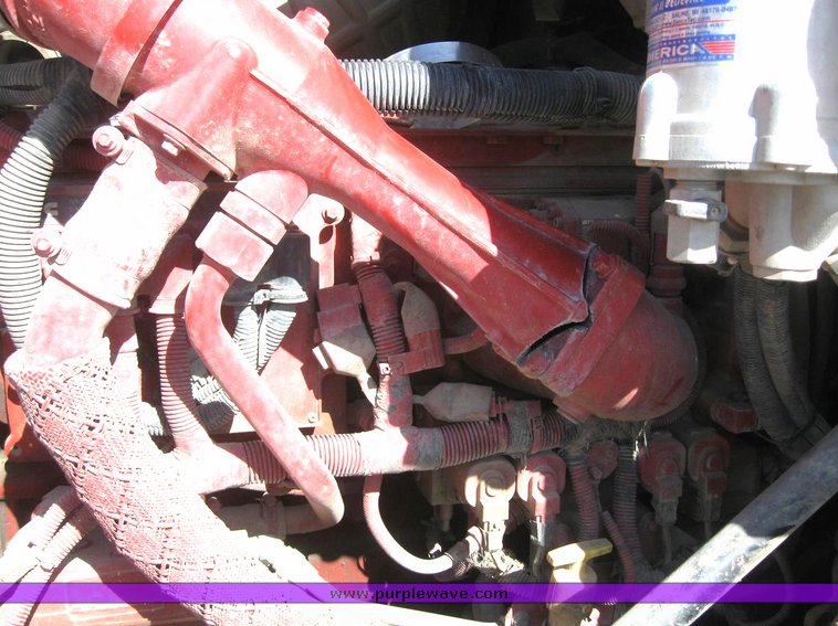 image for item 6227 2004 International 9200i semi tractor