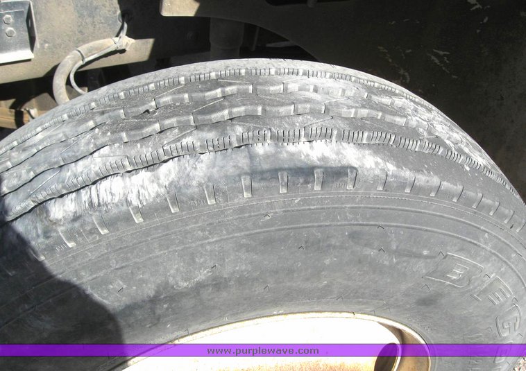 image for item 6227 2004 International 9200i semi tractor