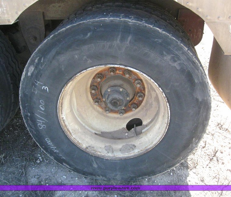 image for item 6228 1995 Merritt 50' cattlepot trailer