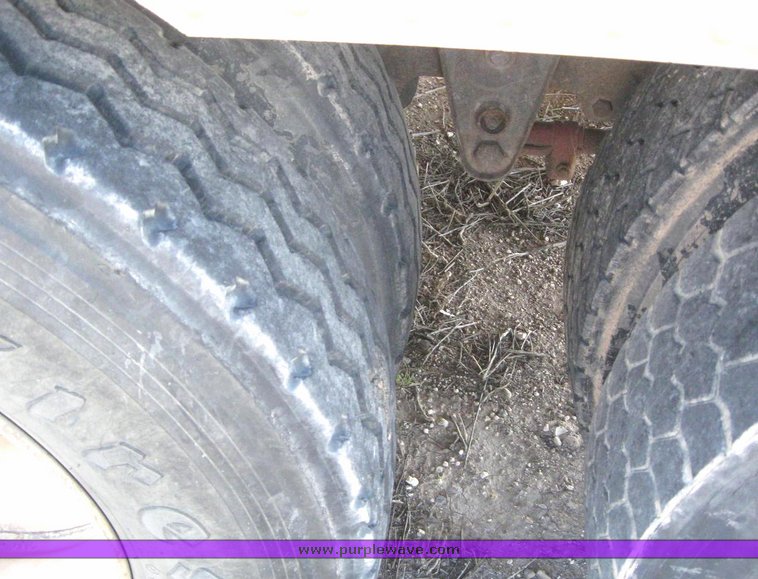 image for item 6228 1995 Merritt 50' cattlepot trailer